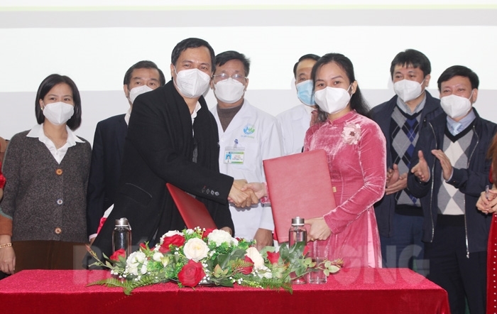 VIDEO: Bệnh viện Hữu Nghị Việt Đức ký kết hỗ trợ chuyên môn Bệnh viện Đa khoa Hòa Bình